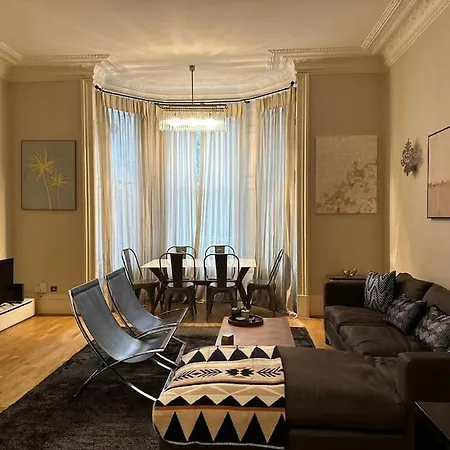 Stunning 2 Bed/2Bath Flat In Heart Of Kensington Appartement Londen Buitenkant foto