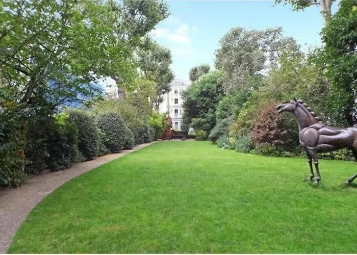 Stunning 2 Bed/2Bath Flat In Heart Of Kensington