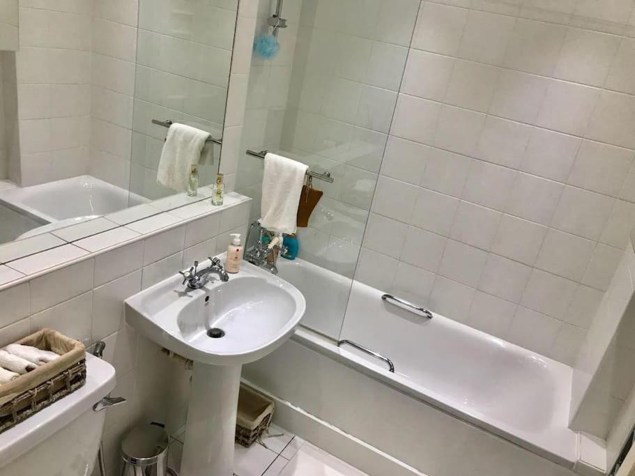 Stunning 2 Bed/2bath Flat In Heart Of Kensington Appartement