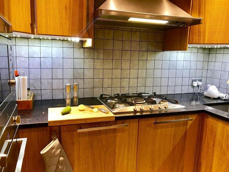 Stunning 2 Bed/2bath Flat In Heart Of Kensington * Londen