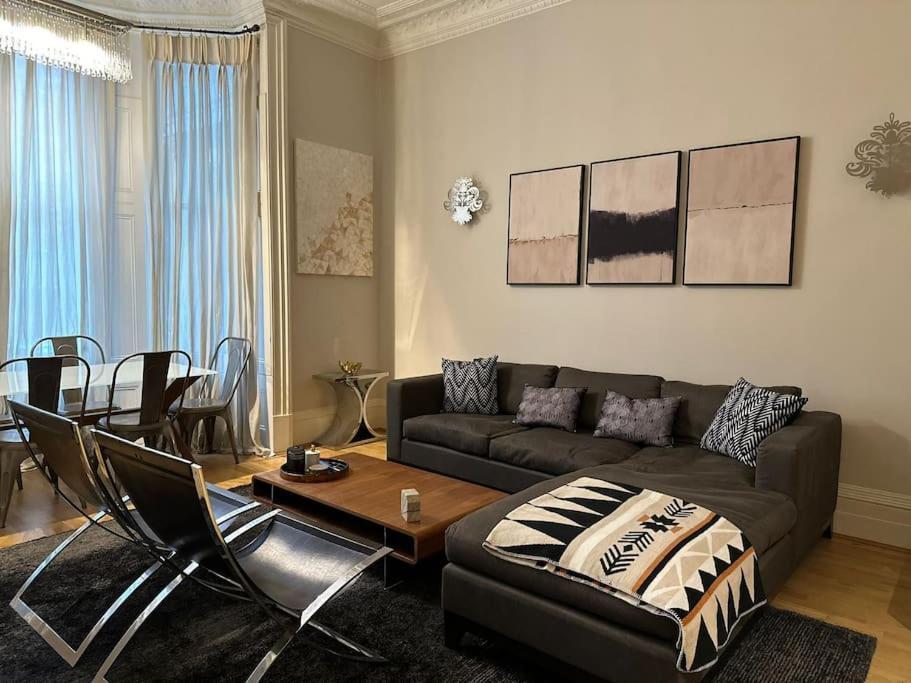Appartement Stunning 2 Bed/2bath Flat In Heart Of Kensington Londen