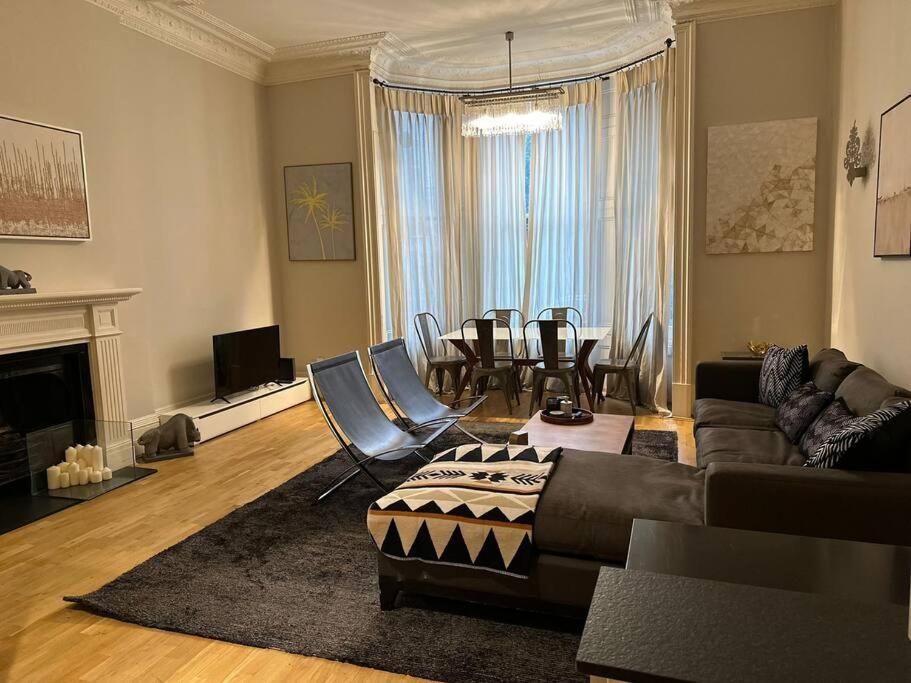 Stunning 2 Bed/2bath Flat In Heart Of Kensington * Londen