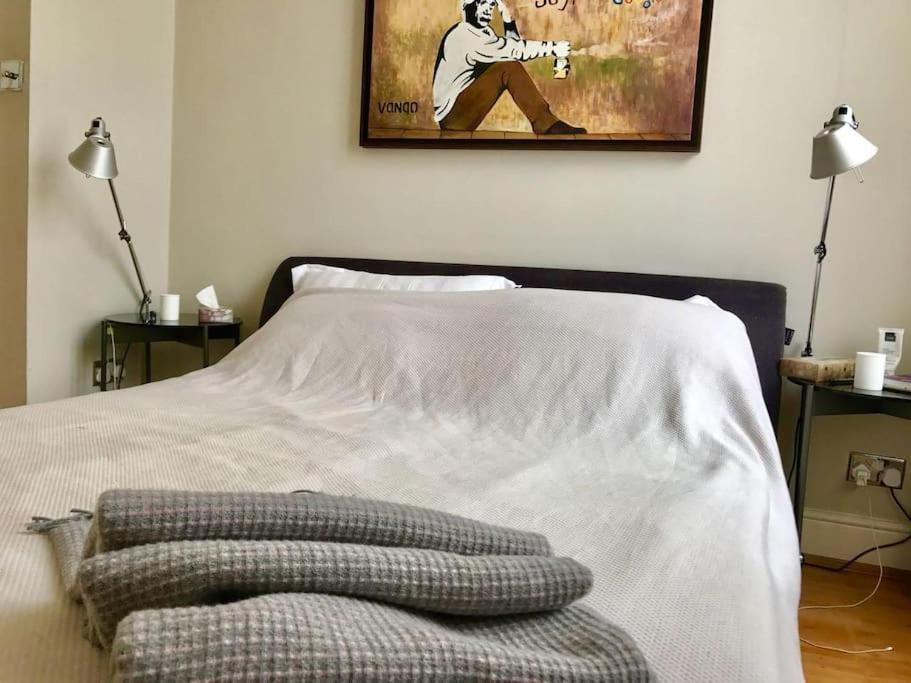 Stunning 2 Bed/2bath Flat In Heart Of Kensington Appartement Londen