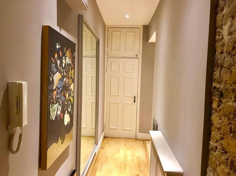 Appartement Stunning 2 Bed/2bath Flat In Heart Of Kensington Londen